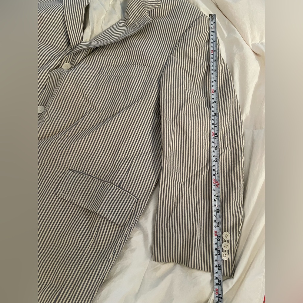 J Press Classic men’s blue/ white seersucker sportcoat - just needs a press! - Picture 8 of 8